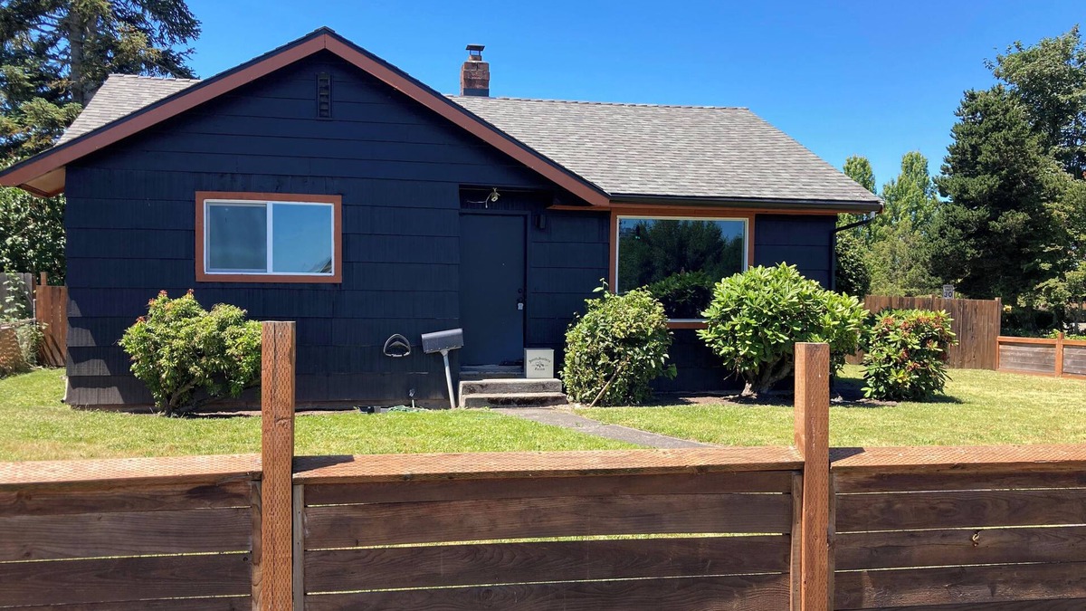 Auburn House | 3 Mi to Emerald Downs: Pet-Friendly Home