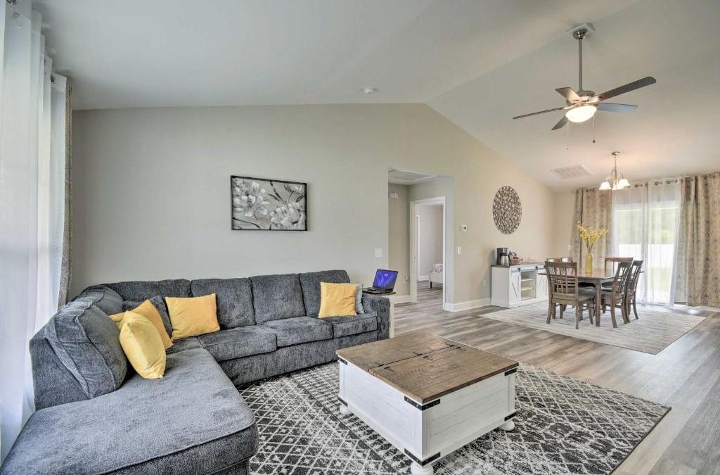 Loris House | 3 Mi to Golf Loris Home with Big Private Yard!