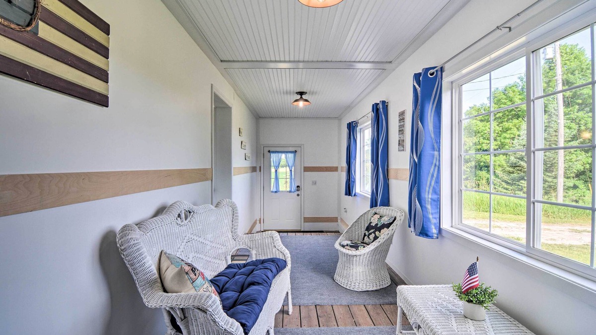 Central Lake Cottage | 3 Mi to Lake Michigan: The Country Cottage