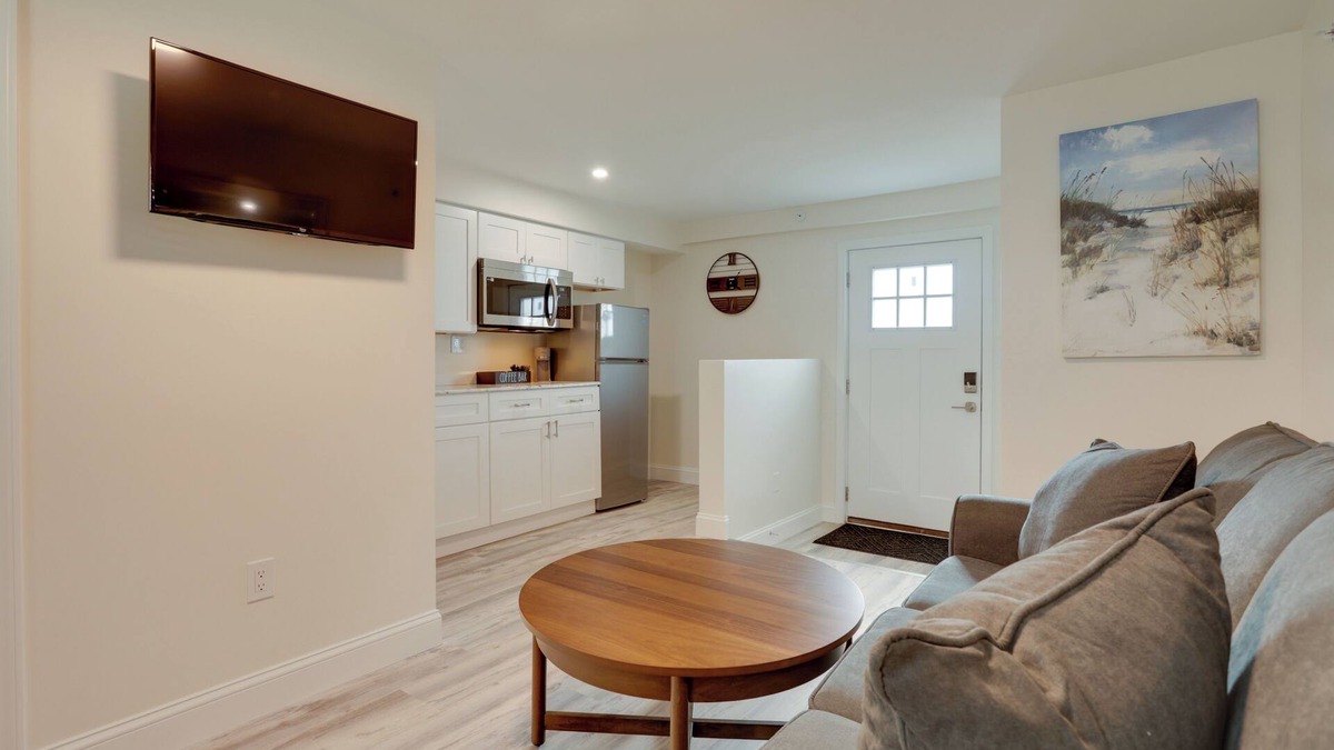 Wareham Apartment | 3 Mi to Main Street: Newly Renovated Wareham Apt!