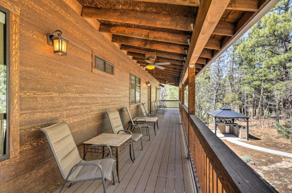 Lakeside House | 3 Mi to Rainbow Lake Home with Hot Tub and Deck