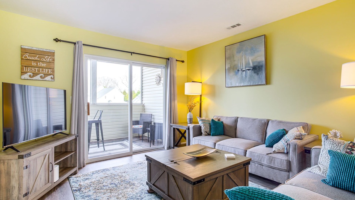 Lewes Condo | 3 Mi to Savannah Beach: Lewes Condo w/Pool Access