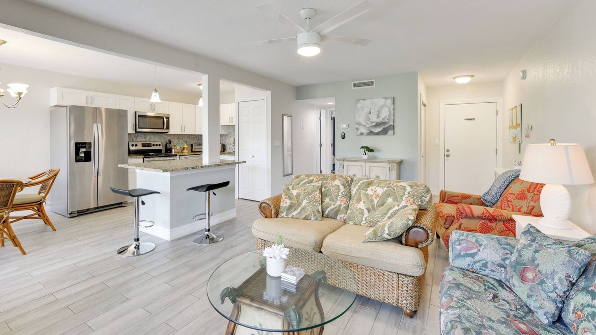Gulf Gate Estates Condo | 3 Mi to Siesta Key Beach: Condo w/Heated Pool!