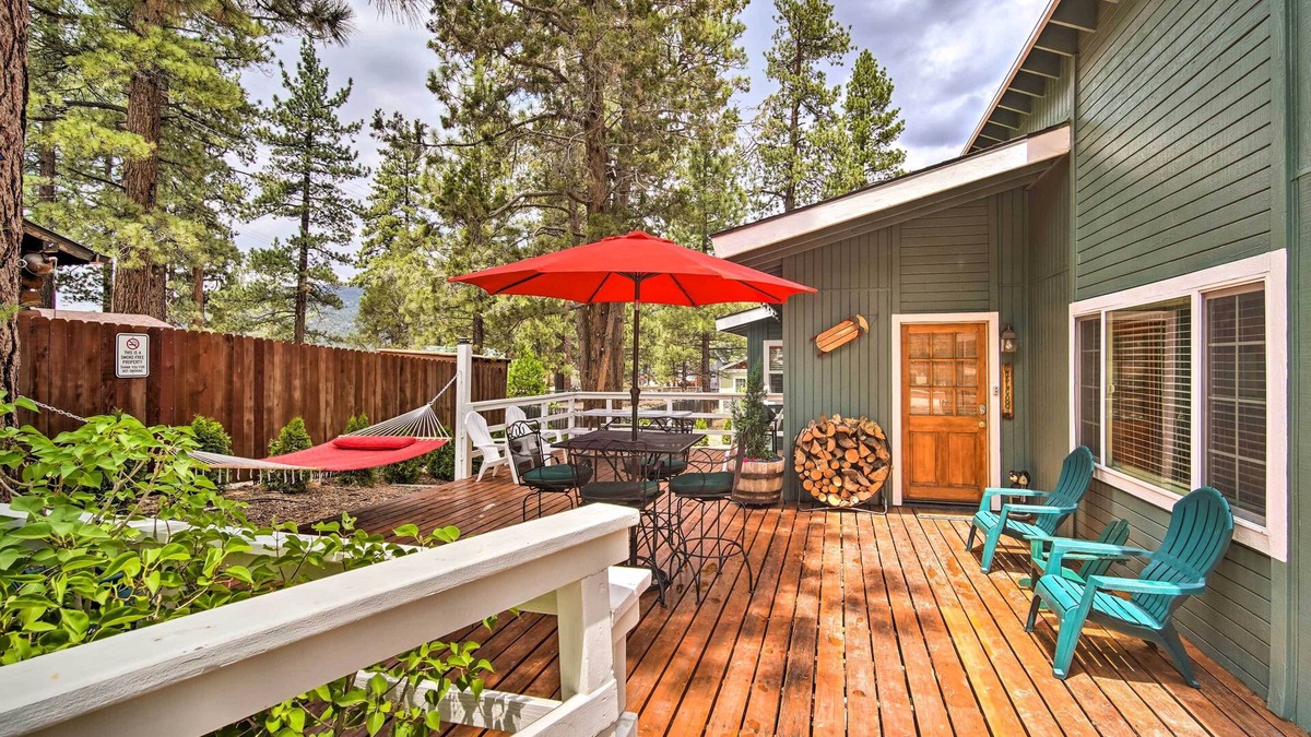 Big Bear Cabin | 3 Mi to Skiing: Big Bear Cabin w/Deck