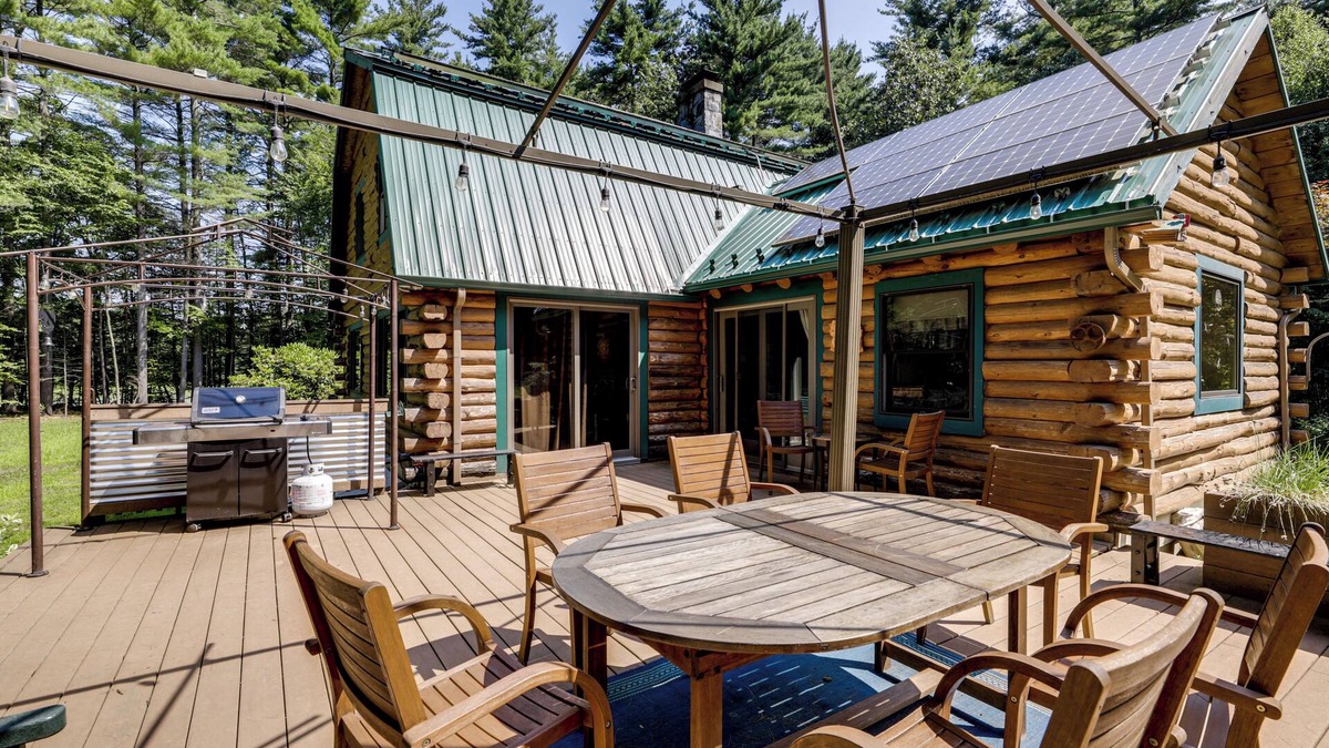 Sunderland Cabin | 3 Mi to UMass Amherst: Peaceful New England Cabin