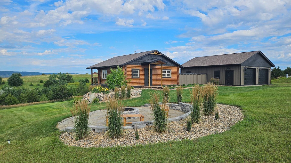 Platte Cabin | 3 miles from Platte Creek boat dock & public hunting!