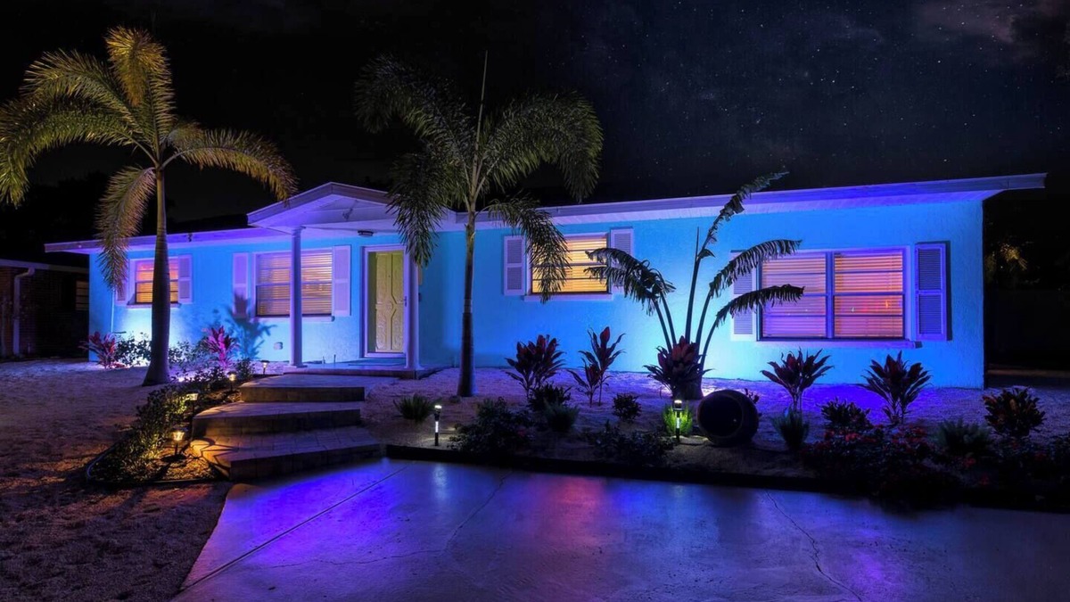 Whitney Beach House | 3 miles to AMI beach, 3 bed 2 bath, 4 miles to IMG
