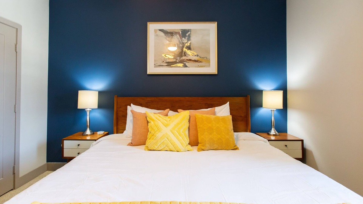 Fullerton Apartment | 3 Miles to Disney ✰HeatedPool ✰King Bed ✰Jacuzzi✰