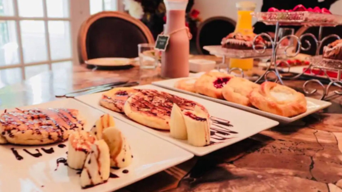 Frankenmuth House | 3 Min Drive to Bronner's! Breakfast with Private Chef!