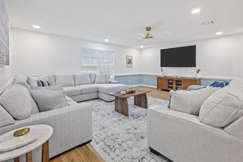 Prien House | 3 Min to Casino with Pool and Hot Tub