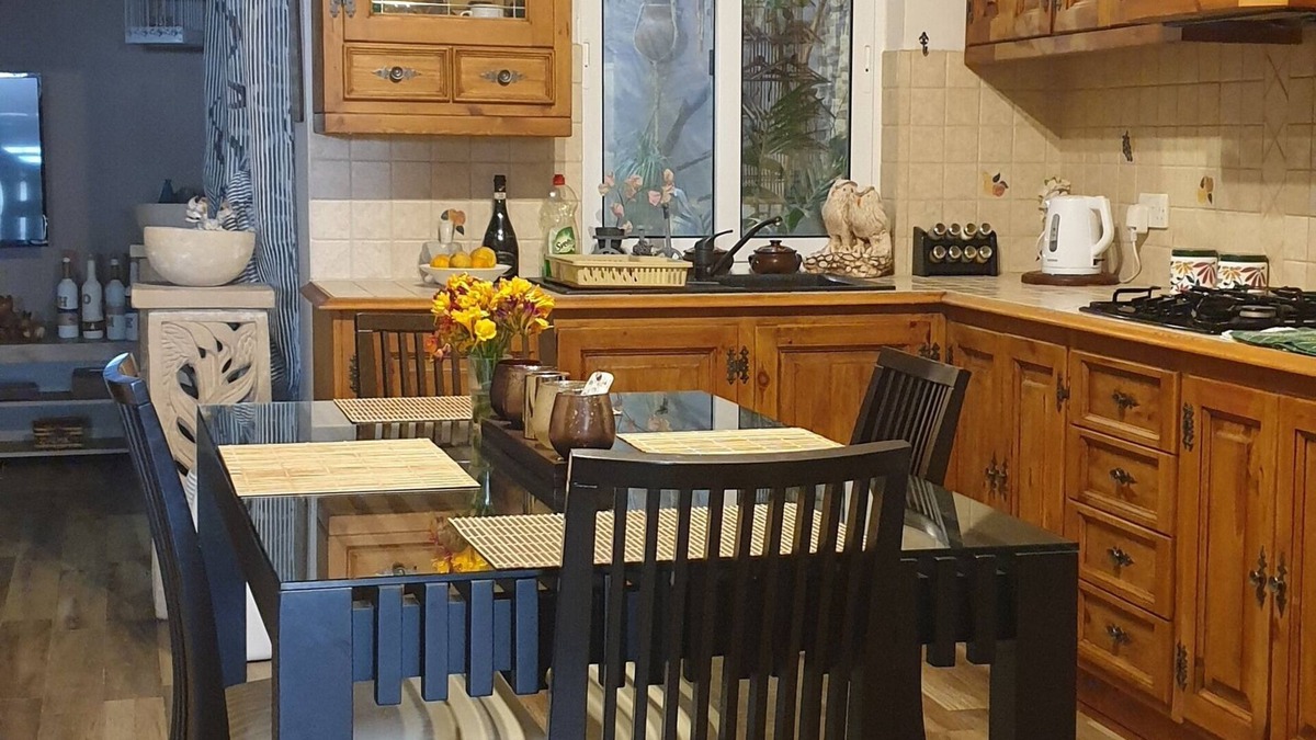 Luqa Apartment | 3 min to the beach, sunrise sunset,nice to walk on the cost , very good for swim