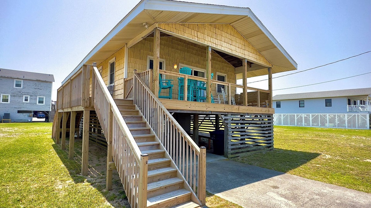 Kill Devil Hills House | 3 Minute walk to the Beach, 1 block from the beach.