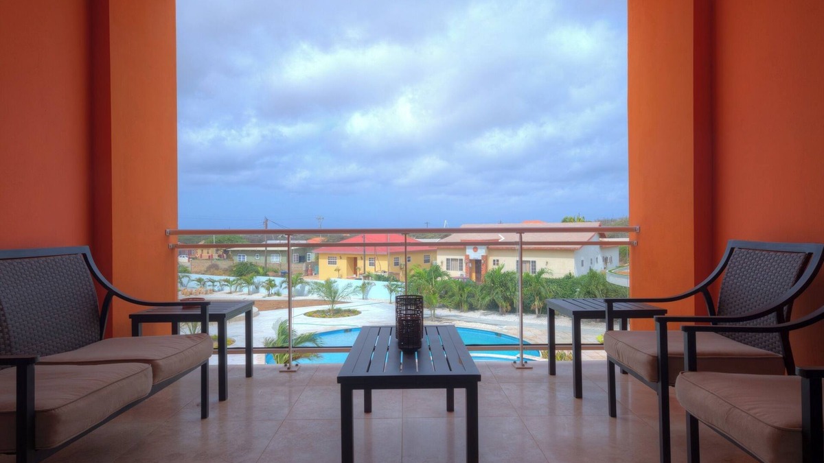 Alto Vista Apartment | 3 minutes drive away from Eagle Beach. 3 bed/2 bath apartment with balcony.