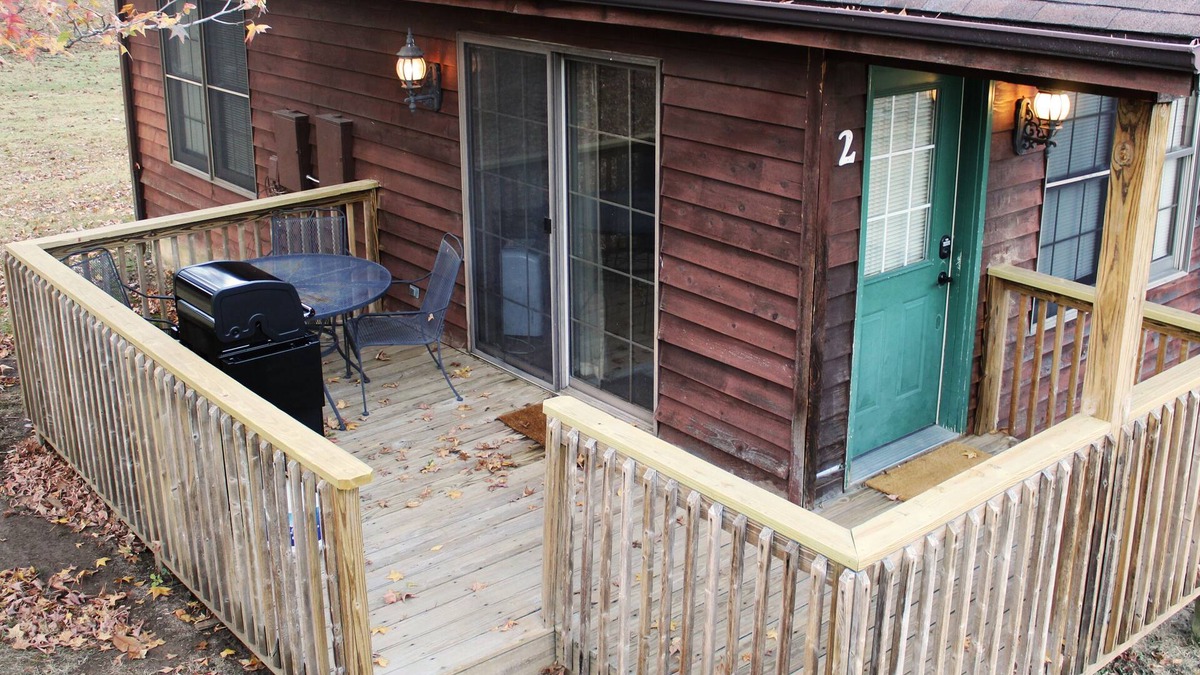Makanda Cabin | 3 Minutes to Giant City - 6 Minutes to SIU - 4 Minutes to Shawnee Winetrail!