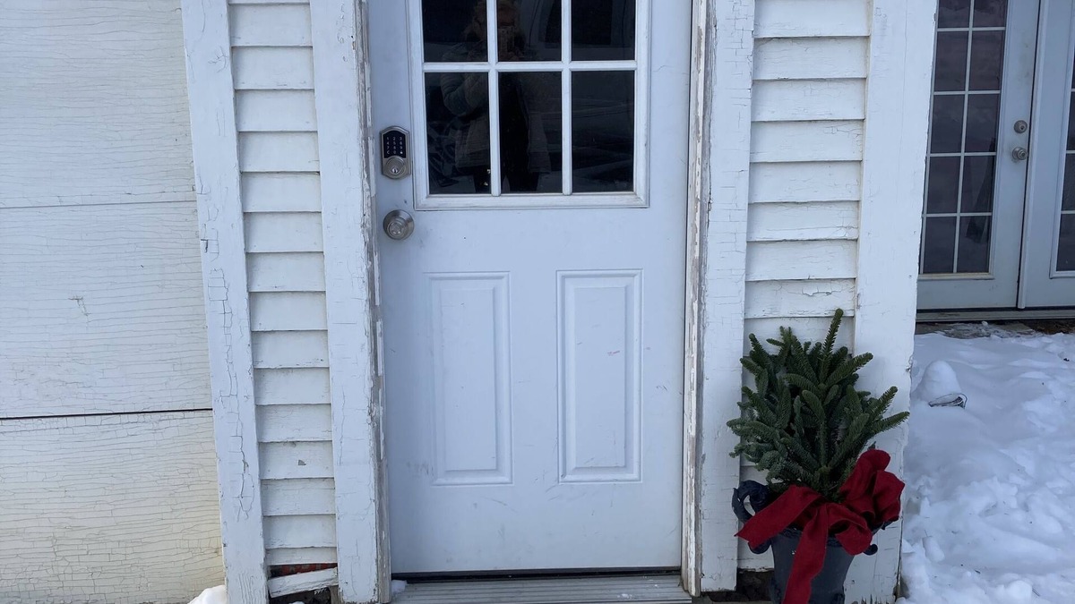 Stratton and Bromley Ski Areas Apartment | 3 minutes to Stratton. Cozy 1 bedroom/1 bath apartment for 4. Private entrance