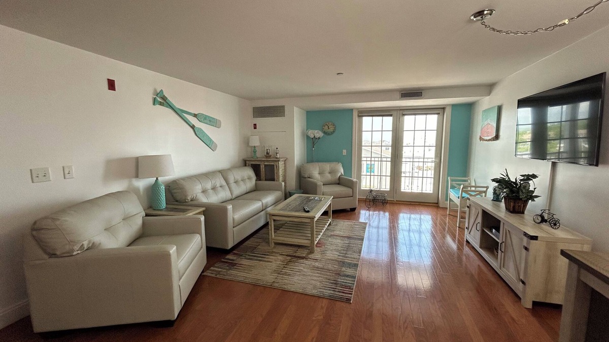 Old Orchard Beach Condo | 3 Night Special-Grand Victorian-On the Beach-Luxury-4th Floor- Pool