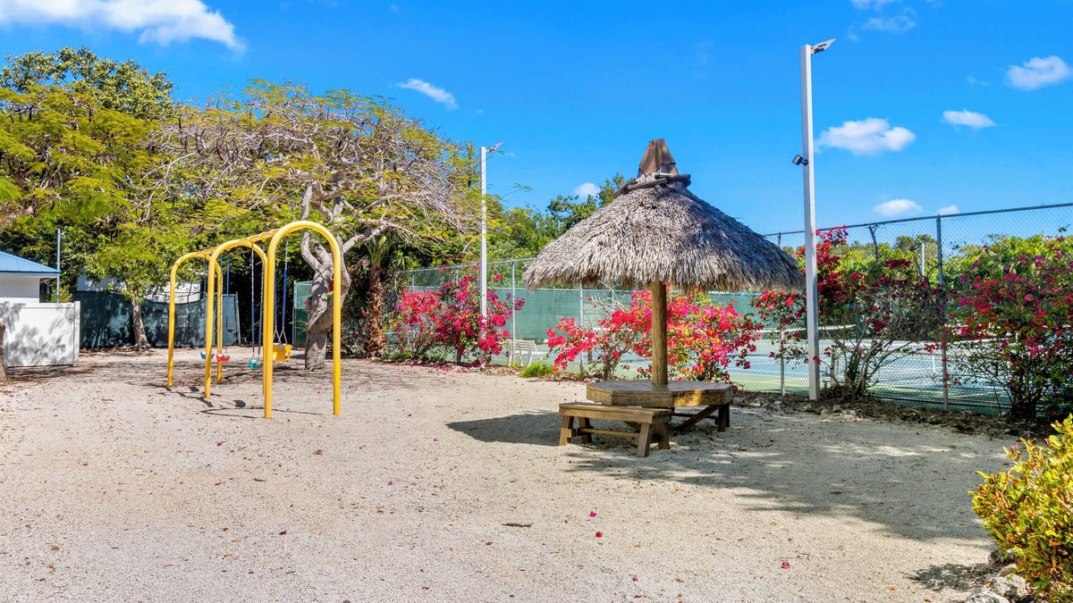 Tavernier Apartment | 3 Oceanview Suites! Pool, Marina, Beach & Water Activities!