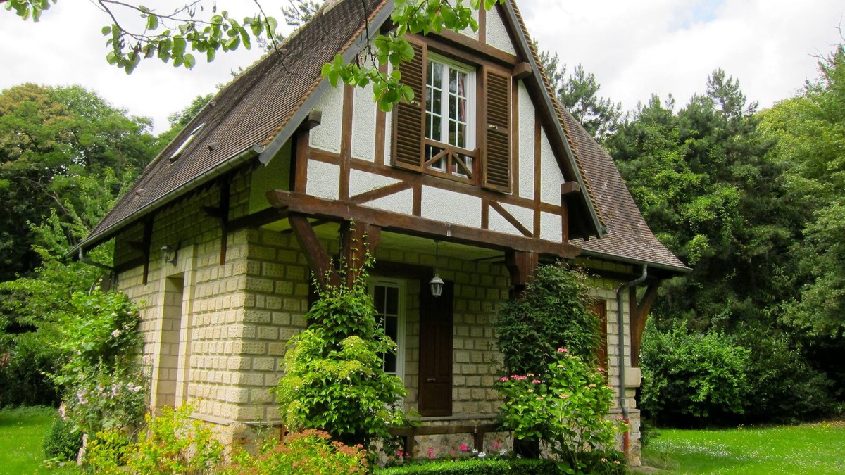 Chambly Cottage | 3 of cottage oak: Nestled in a clearing in the middle of Vexin regional park