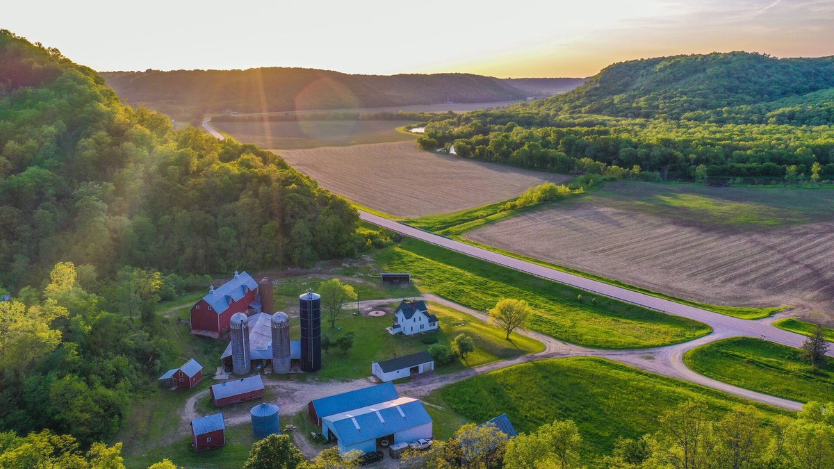 Houston County Other | 3 Peaks Farmhouse- Beautiful Remodel with Scenic Views + Root River Trail access