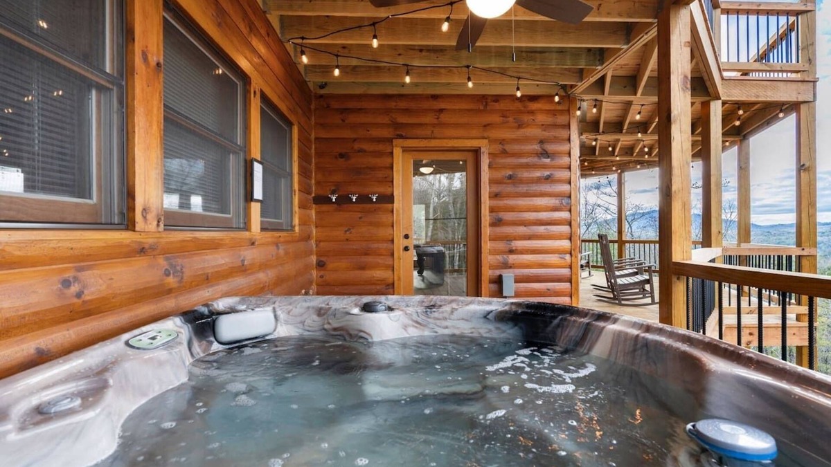 Natures Courtyard Cabin | 3 Peaks: Scenic Sunsets, Views, Fireplaces & More!