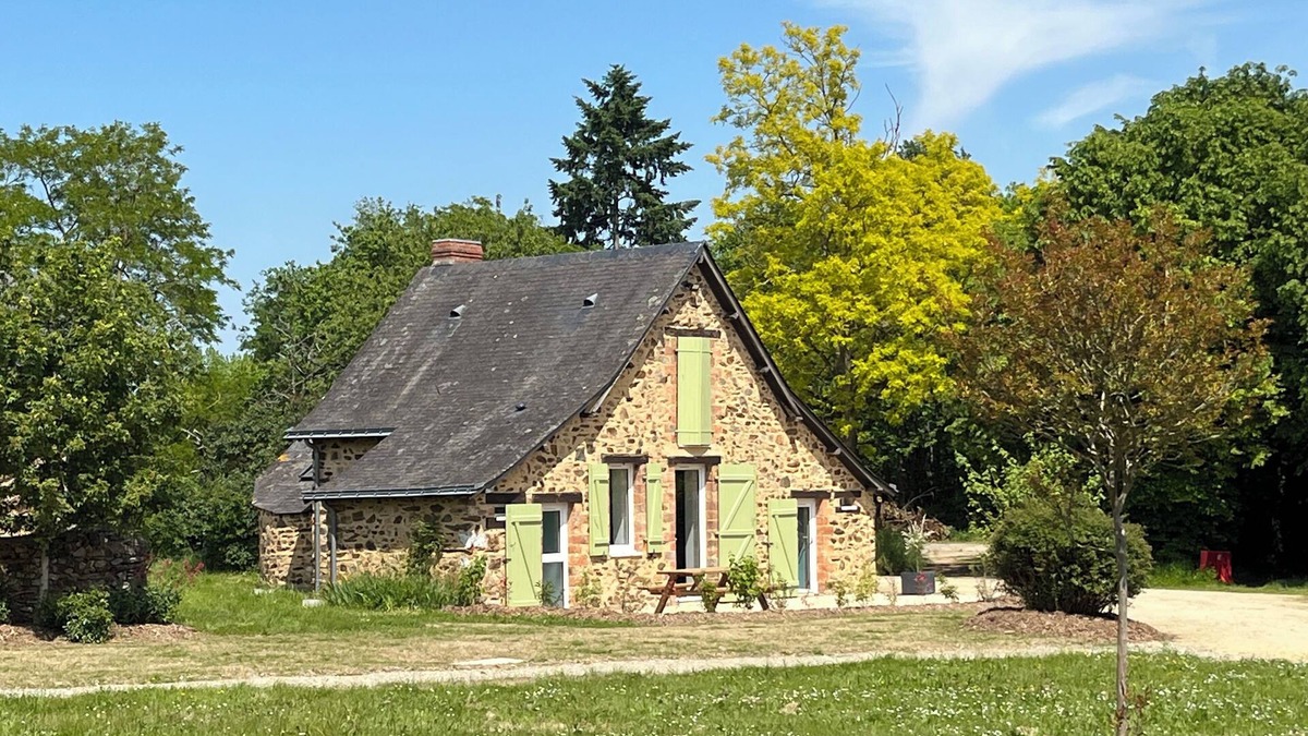 Saint-Sulpice House | 3-person cottage in the countryside near the towpath of the Mayenne river