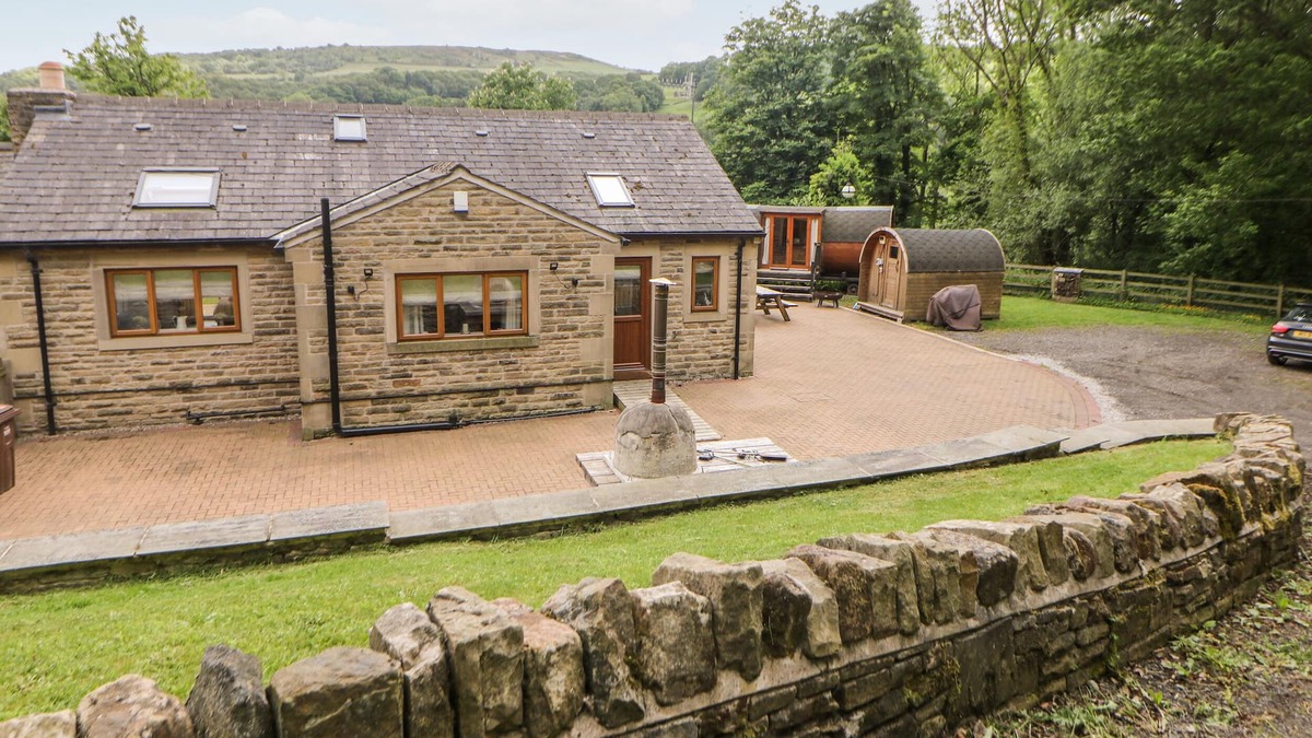 Hollow Meadows Cottage | 3 PHEASANT LANE, pet friendly in Bolsterstone /Ewden Village