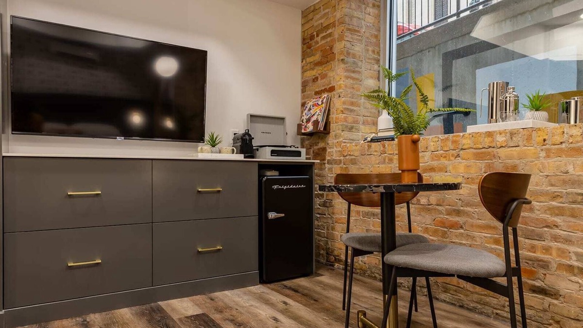 Downtown Apartment | 3 Private King Suites - The Finnley Hotel