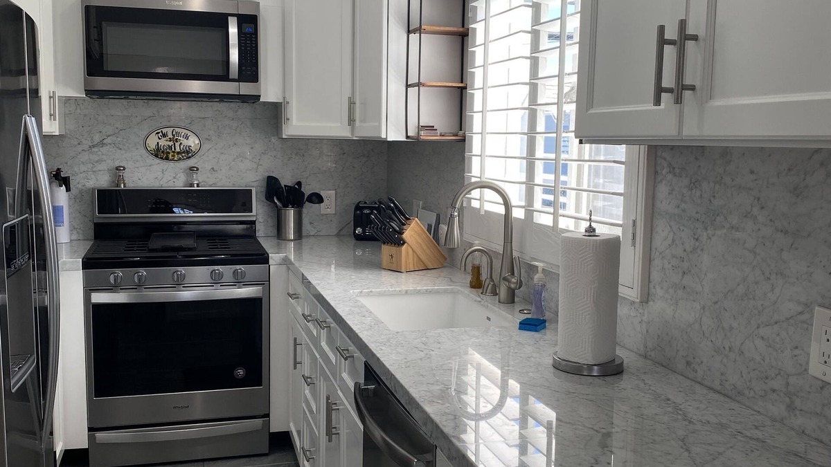 Balboa Island Apartment | 3 Properties From the Beach