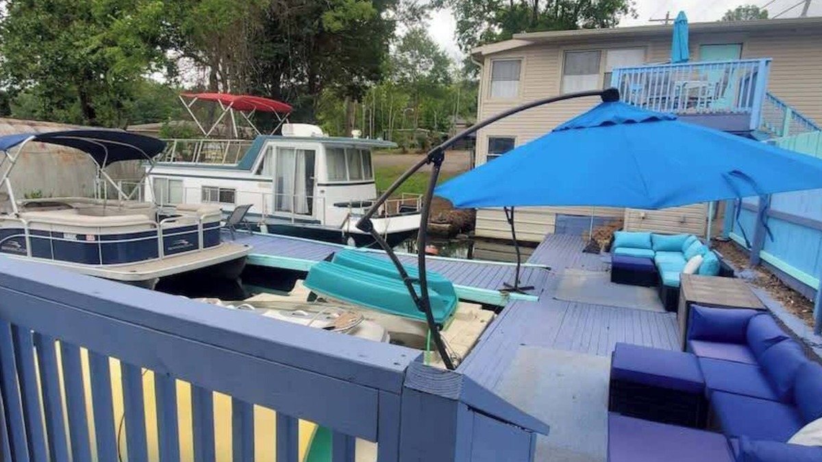 Muscle Shoals Apartment | #3 Right on the Lake! Boats & Kayaks available!