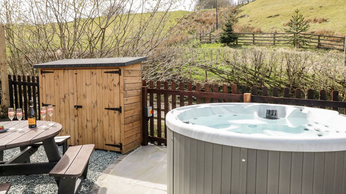 Llangollen House | 3 ROCK TERRACE, character holiday cottage in Glyn Ceiriog