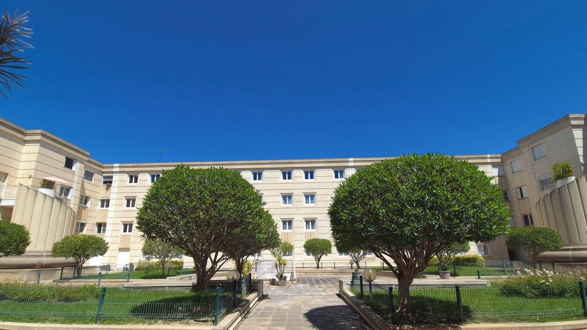 Antigone Apartment | 3 room air conditioned Antigone/Center with parking
