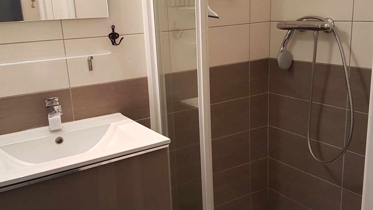 Saint-Vaast-la-Hougue Apartment | 3-room apartment center Saint Vaast la Hougue