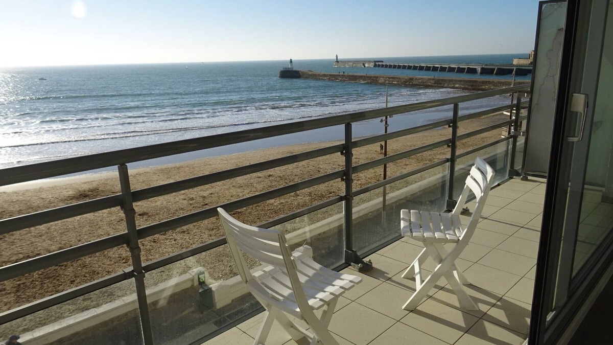 Les Sables d'Olonne Apartment | 3-room apartment facing the beach with balcony and parking, Les Sables-d'Olonne