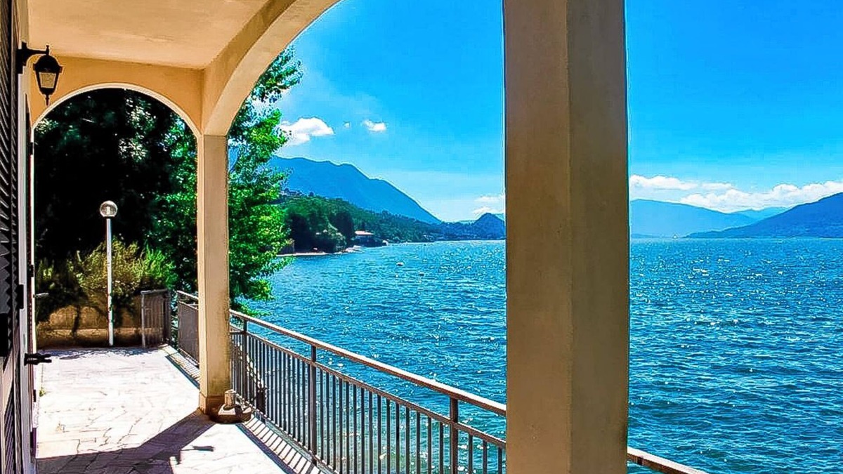 Brezzo di Bedero Apartment | 3-room apartment with separate kitchen and balcony right on the beach
