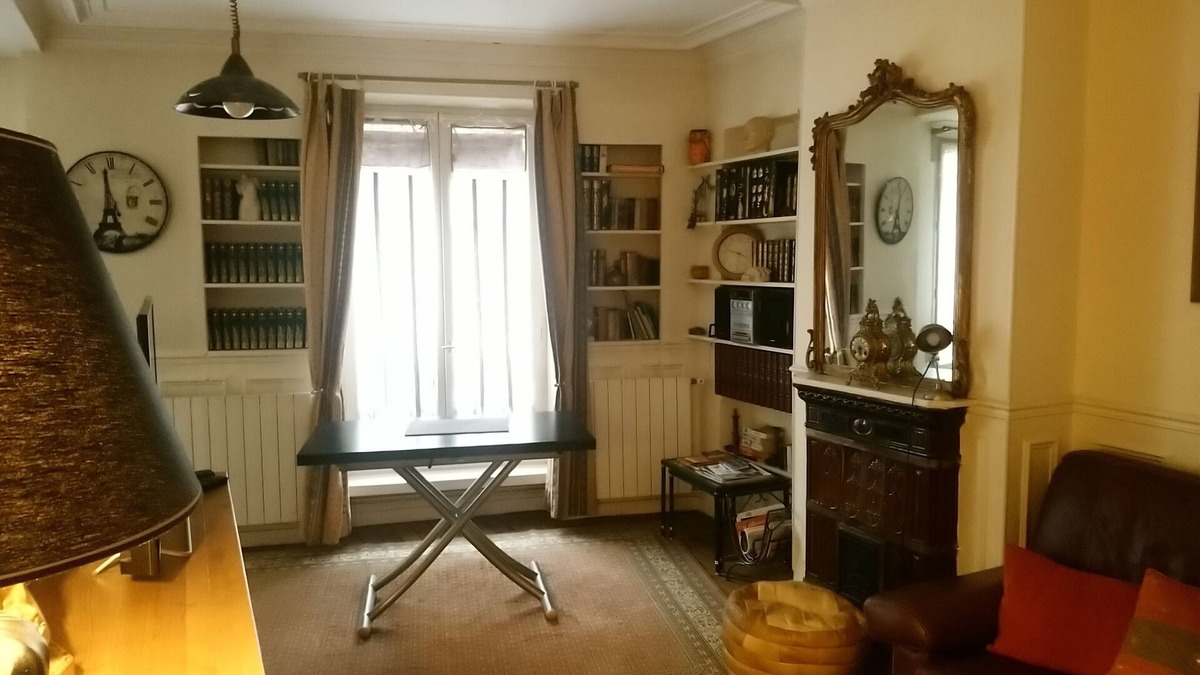 Quartier de la Folie-Mericourt Apartment | 3-room apartment 50m2 on the 1st floor of a building facing south