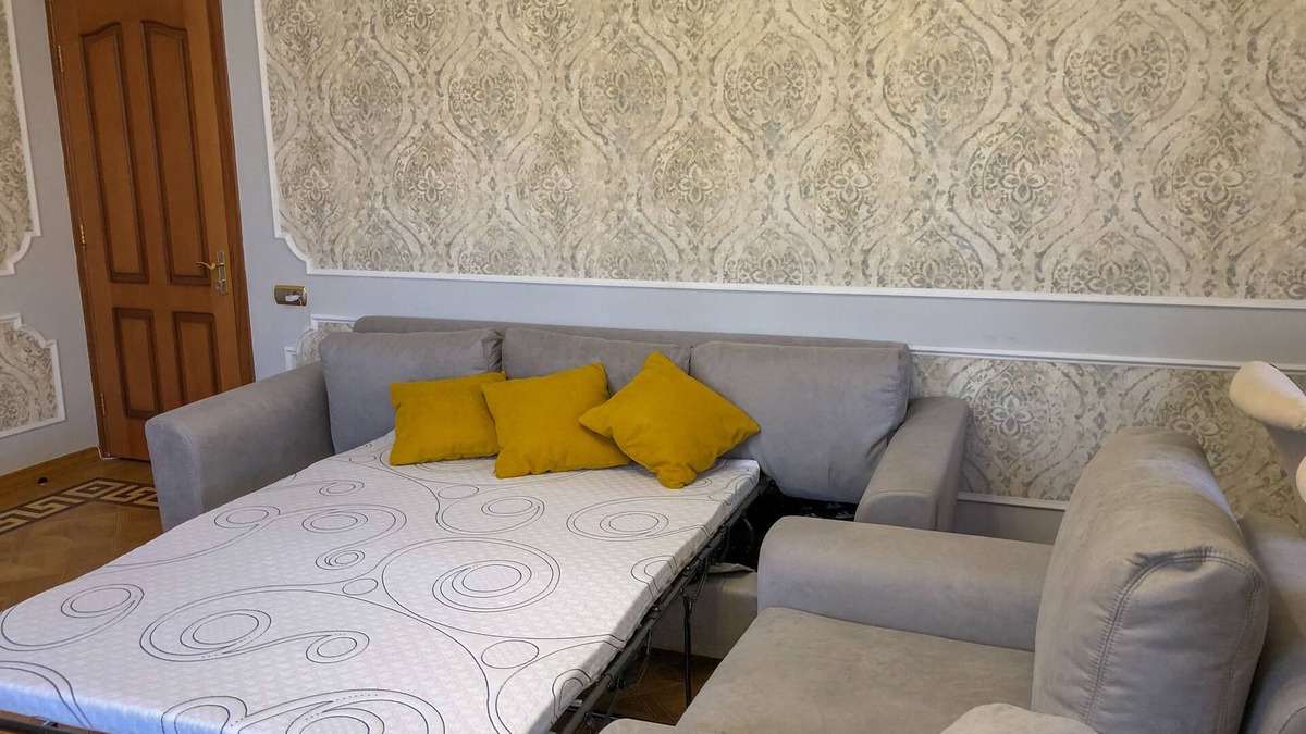 Kentron House | 3 room apartment is for at crossroad of Abovyan/SayatNova street.