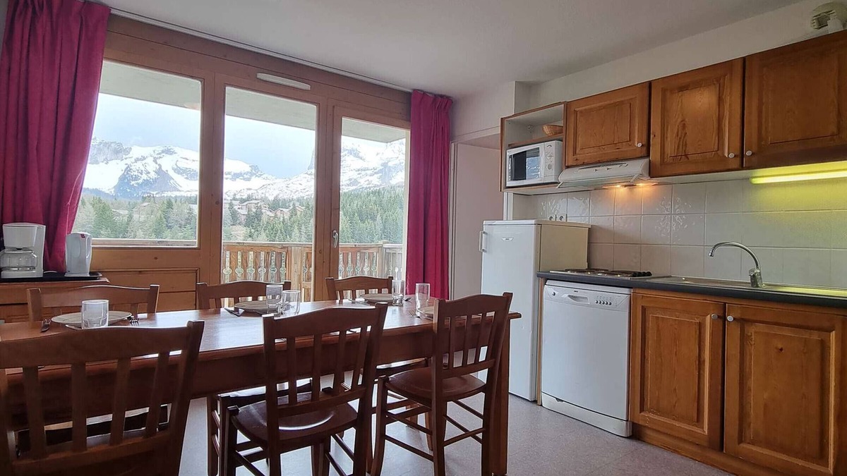 Saint-Etienne-en-Devoluy Apartment | 3-room apartment, sleeps 6, pets allowed, near slopes and shops