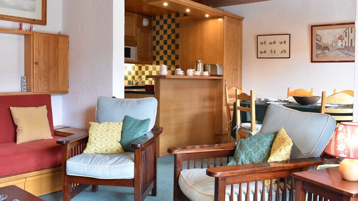 Meribel Apartment | 3-room apartment with balcony and WIFI, 150m from slopes, 6 people - Méribel