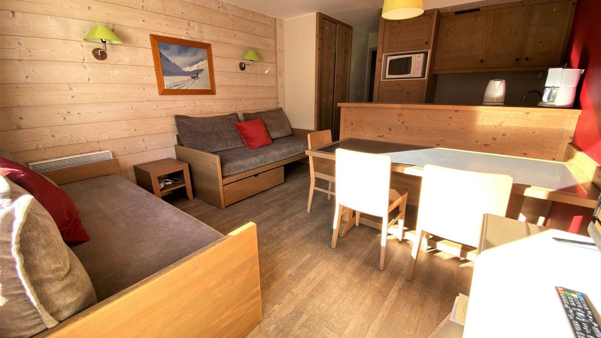 La Perriere Apartment | 3-room duplex 6-7 pers center, ski-in/ski-out
