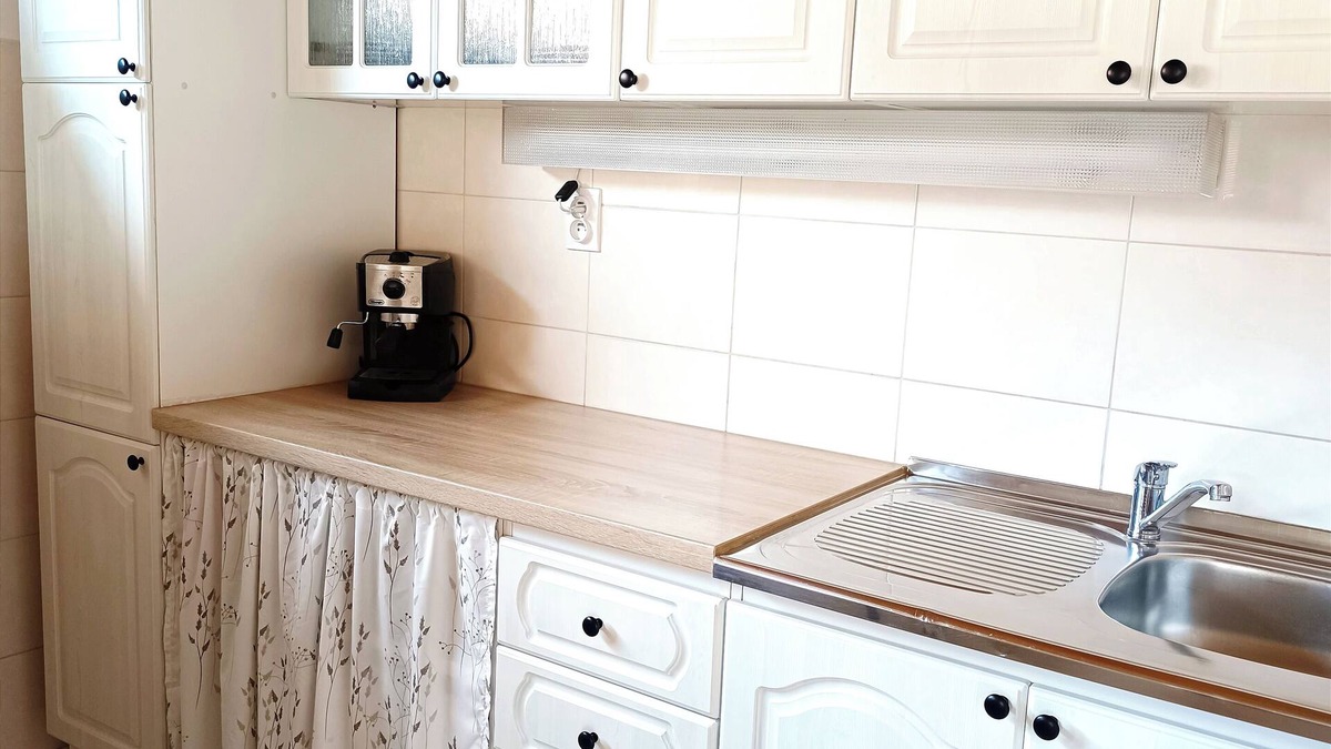 Samorin House | 3 room duplex house with AC & free ingate parking