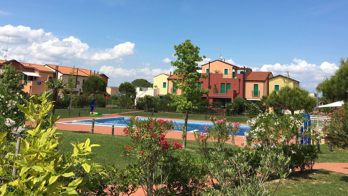 Aprilia Marittima Apartment | 3-room garden apartment. Lignano-Aprilia, air conditioning, pool, dog allowed,