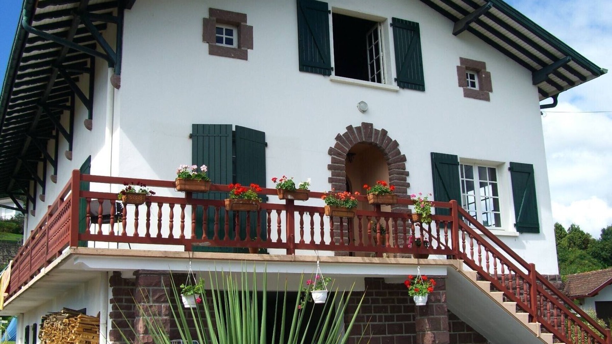 Saint-Jean-Pied-de-Port Apartment | 3 room modern, comfortable and quiet with view of the citadel
