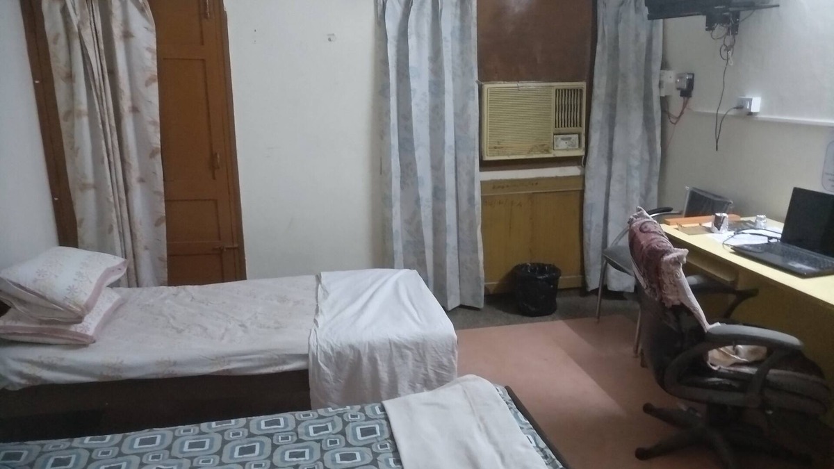 Chandigarh House | 3 Room Set ,w/kitchenette and Shared Bath Near Downtown(City Centre) Chandigarh