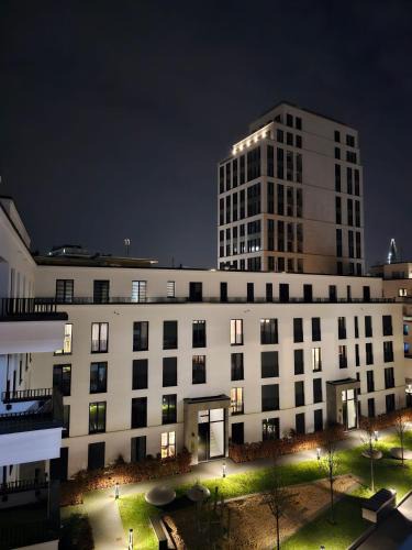Stadtmitte Apartment | 3 rooms 2 bathrooms 2 toilets new apartment center of Düsseldorf underground parking space contactless self check-in