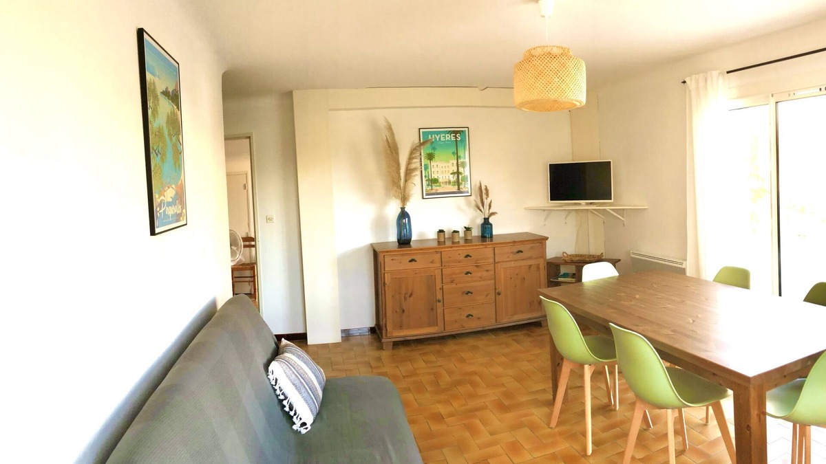 Giens Apartment | 3 rooms flat- ground floor of a cottage - 300 meters from the sea