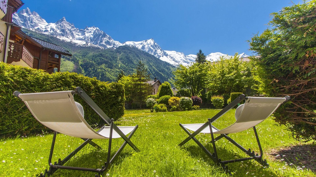 Chamonix City Centre Apartment | 3 rooms, premium equipment, beautiful Mont Blanc view, close to slopes/center