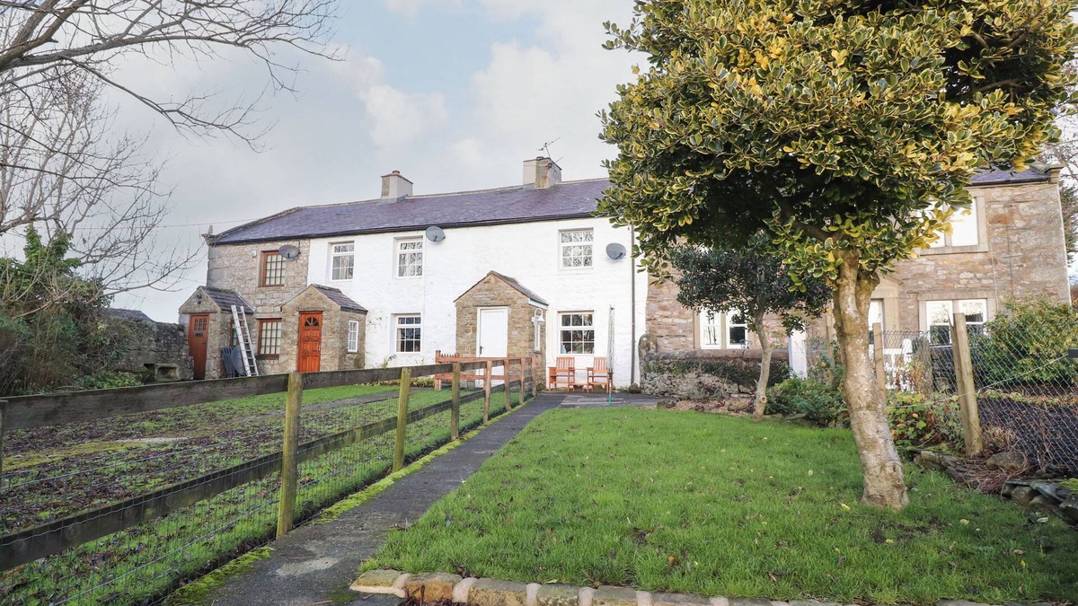 Horton in Ribblesdale Cottage | 3 SOUTH VIEW, pet friendly, with open fire in Horton-In-Ribblesdale
