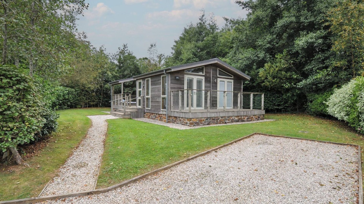 Dobwalls Cottage | 3 SOUTHERN PLACE, pet friendly, character holiday cottage in Dobwalls