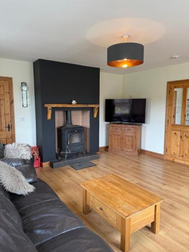 Jamestown House | #3 - Spacious Ensuite Double Room with Sofa in Leitrim