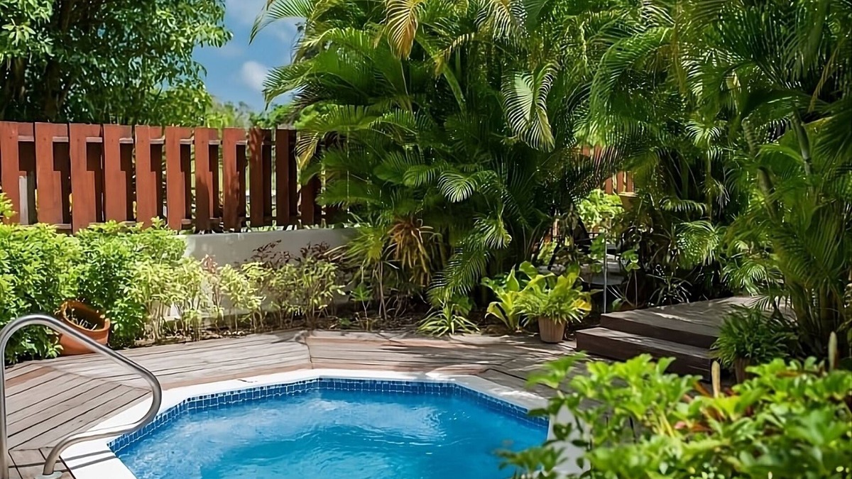 Maynards Hotel | 3 Spacious Units w/Kitchenettes! FREE Parking! Short Drive to Mahogany Bay!